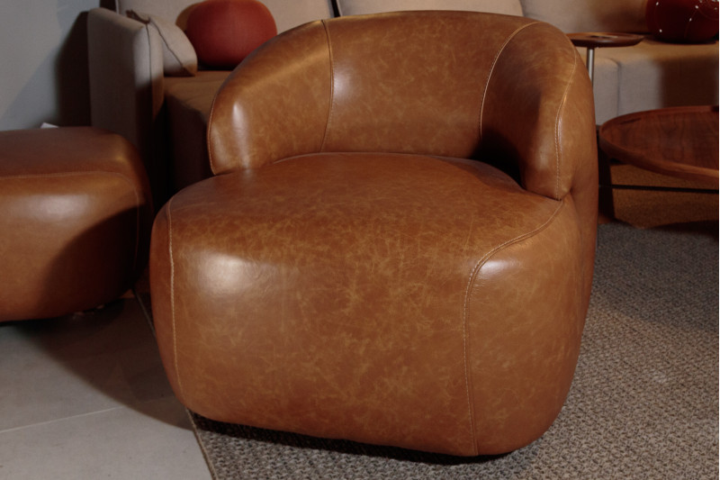 POLTRONA ORGANICA GIRATÓRIA COURO 25152