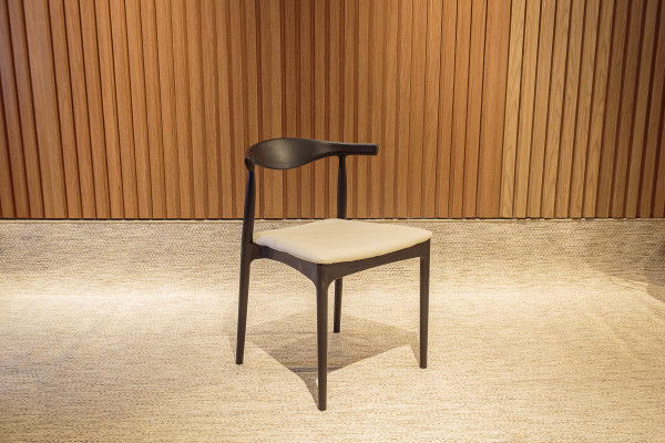 CADEIRA CORA PRETA E FENDI 26571
